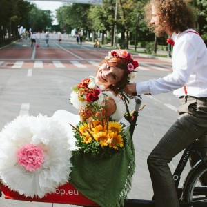Povestea unei nunţi pe bicicletă