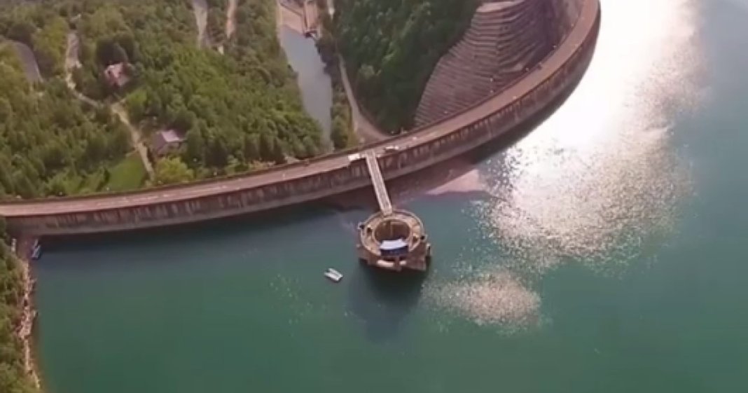 Ministerul Mediului refuză să admită că ar fi fost informat despre riscul întreruperii apei la Paltinu și acuză ESZ Prahova de nesocotirea obligațiilor asumate.