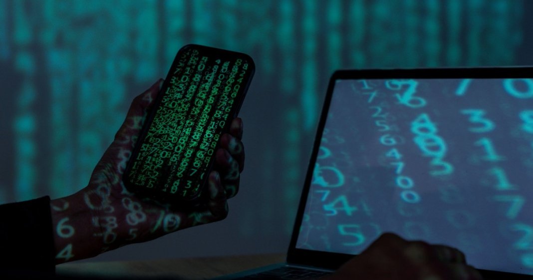 Tineri care sustrag milioane de dolari cu o singură apăsare: Ex-hackeri divulgă cum efectuează infracțiuni majore în domeniul cibernetic