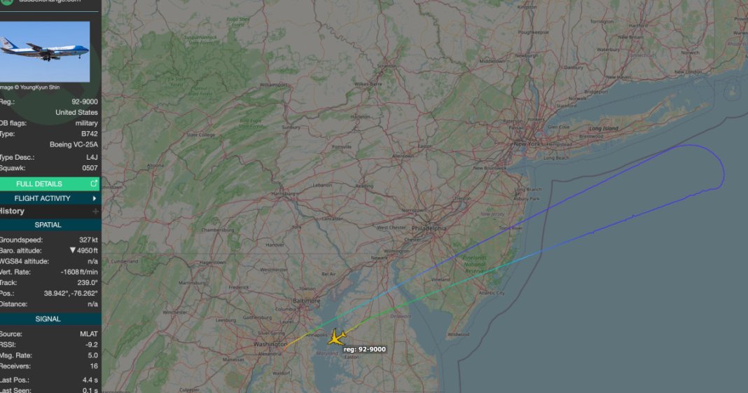 Avionul lui Trump s-a întors din călătoria spre Davos din pricina unei probleme electrice „neînsemnate”