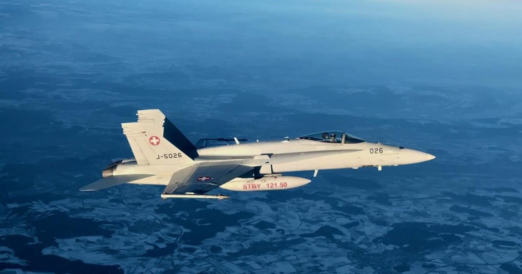 De ce au zburat avioanele Elveției peste aeronava Spartan ce îl avea pe Nicușor Dan la bord. Detaliile oferite de ministrul Apărării.