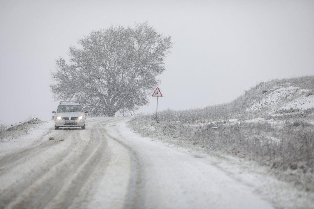 Nicușor Dan, blocat în a se întoarce din Paris. Cauzele întârzierii aeronavei militare Spartan care l-a transportat în Franța