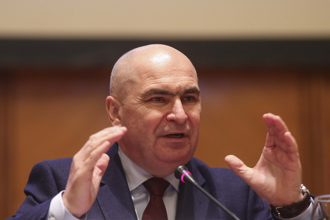 Bolojan sugerează ca tinerii medici să aibă o perioadă minimă de lucru în România: „Îți revine o responsabilitate față de această națiune”