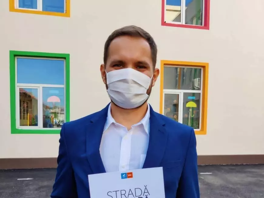 Prefectul Andrei Nistor, care se ocupă de planul Cod Roșu în București, are formare în domeniul patiseriei. Prefectul Andrei Nistor, care se ocupă de planul Cod Roșu în București, are formare în domeniul patiseriei.