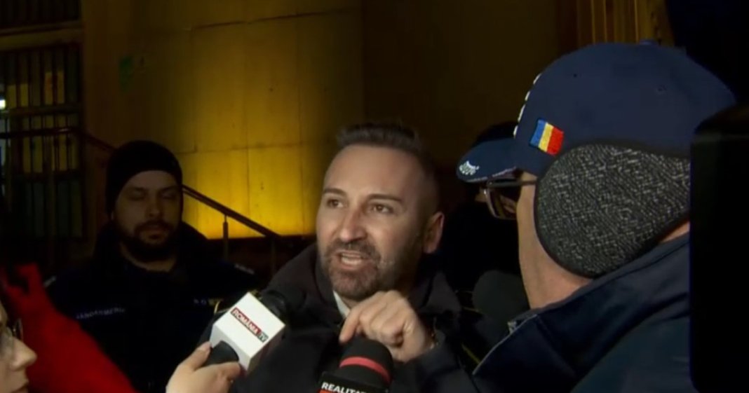 Protestatarii din Piața Victoriei, agenți de poliție care au încercat să intre în Guvern: „Haideți să ne întâlnim să discutăm cu...