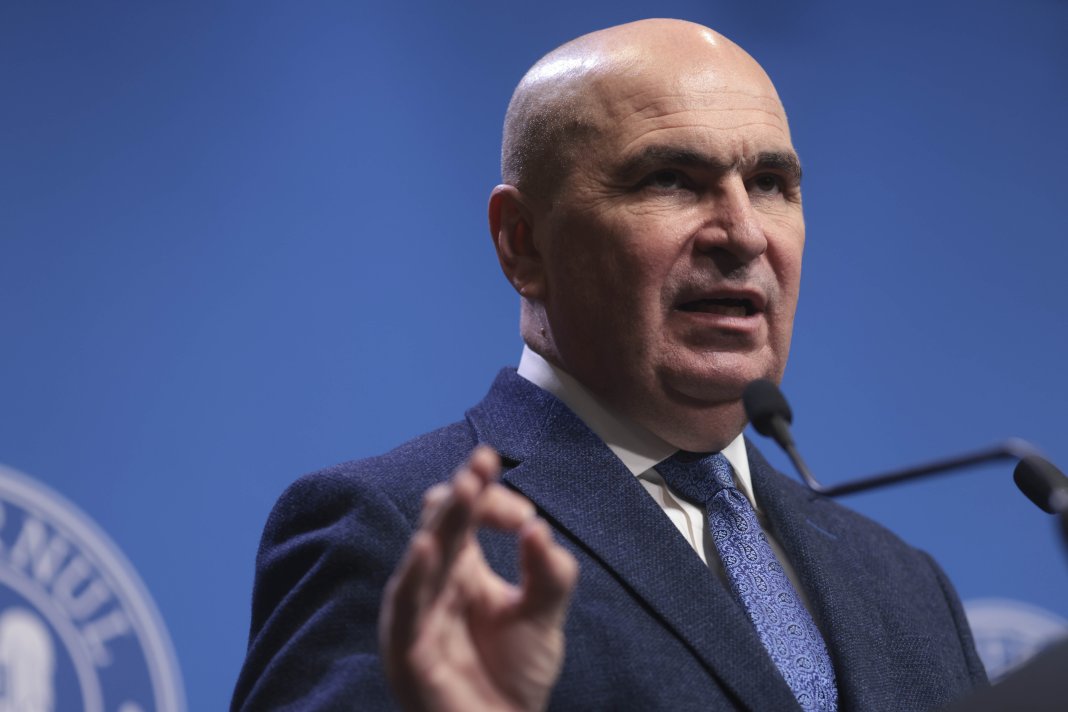 Reacția prim-ministrului Bolojan după ce un cadru didactic universitar a distrus diploma de doctor în direct la televizor: „Nu ne lipsesc certificatele.”