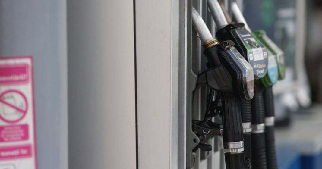 Ordonanța legată de combustibili: Executivul stabilește un plafon pentru adaosul comercial și restricționează exporturile. Până...