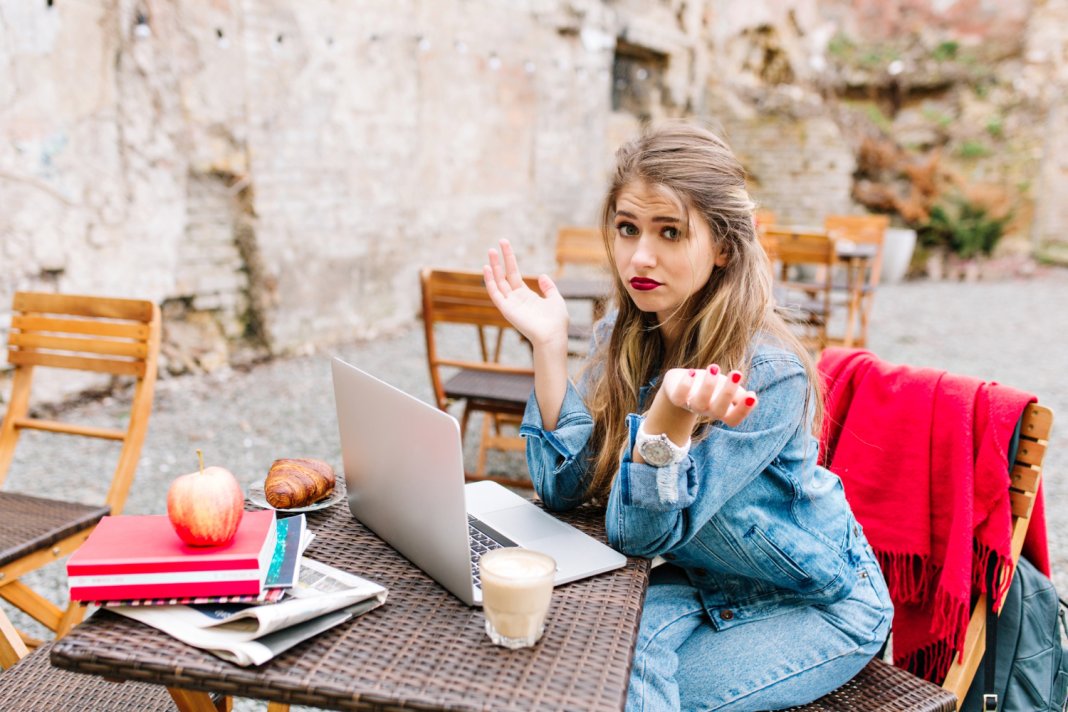 Cum funcționează cu adevărat generatorul de numere aleatorii dintr-un slot online?