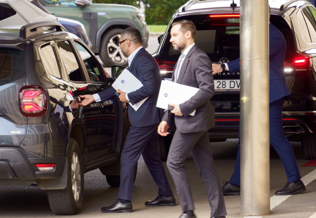 Nicușor Dan declară semnarea demisiilor miniștrilor PSD și a interimatelor: „Voi continua să îmi îndeplinesc funcția de mediator”