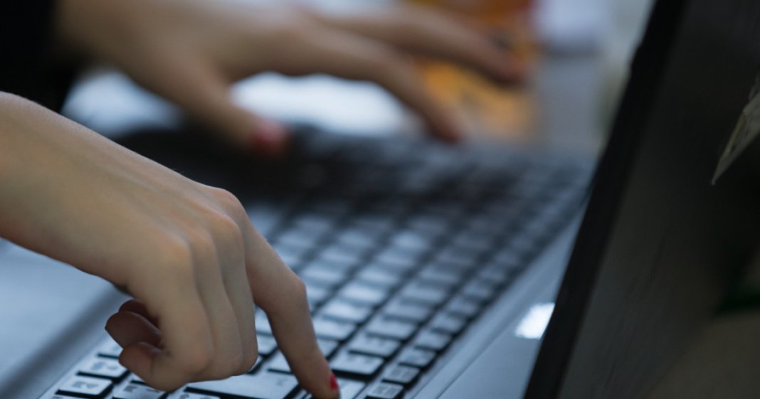 Reacția Ministerului Apărării la dezvăluirile privind zeci de conturi de e-mail ale Forțelor Aeriene...