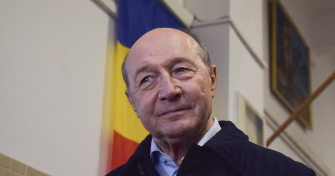 Maia Sandu a retransmis cetățenia moldovenească lui Traian Băsescu: „Sunteți mai mult decât un frate pentru noi”