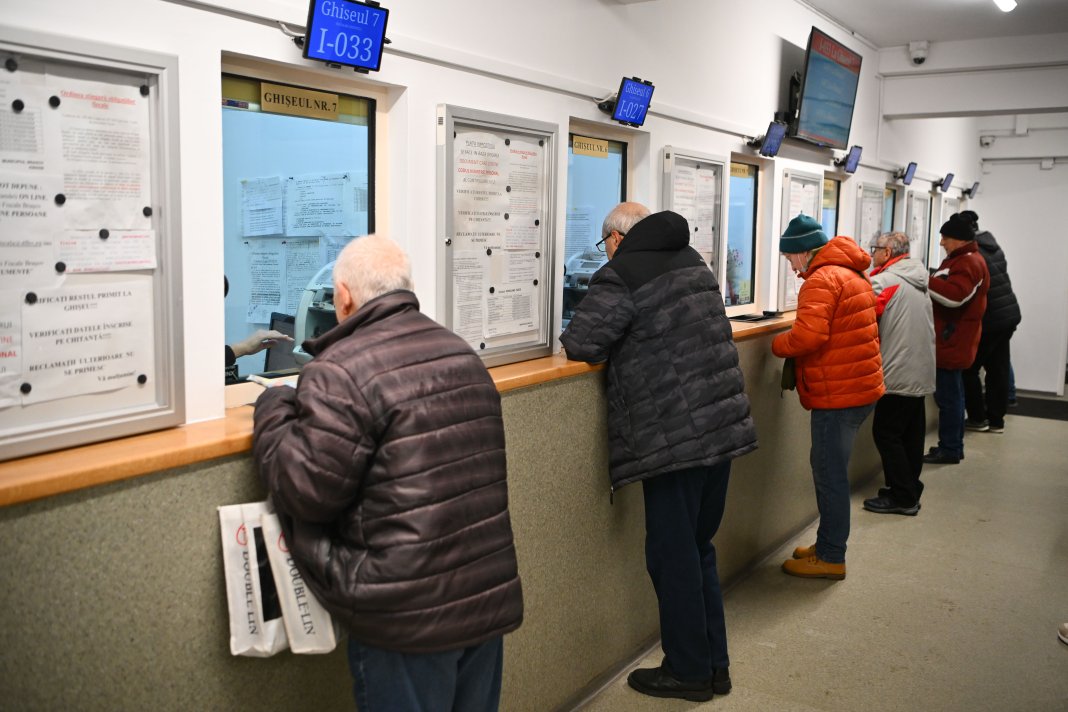 Munca în sectorul public: Aproape 200.000 de salariați au încheiate minimum două contracte de muncă. Executivul a efectuat „prima analiză detaliată a sectorului public”