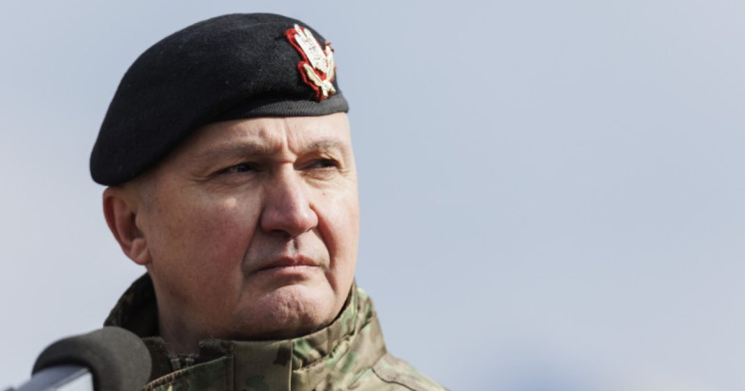 Generalul Gheorghiță Vlad, comandantul Armatei Române, a fost audiat la DNA într-o anchetă de corupție.