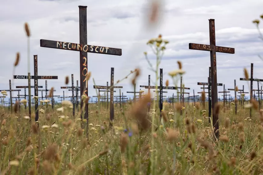 Cimitirul celor neștiuți din Dumbrava Cimitirul celor neștiuți din Dumbrava. Viorel Pașca: „Toți, fără a ține cont de religie, au aceeași cruce”