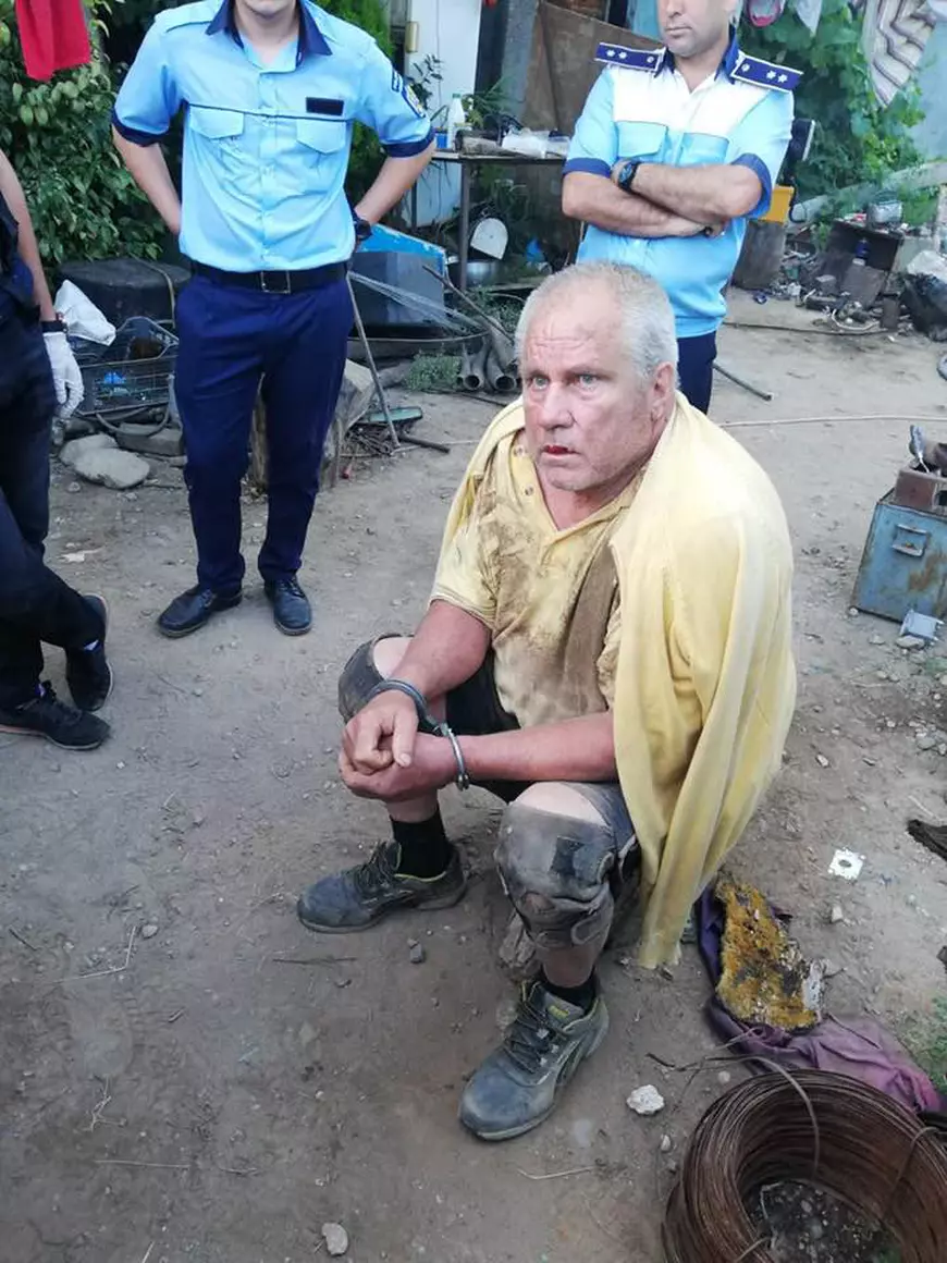 Imagini cu locuința lui Gheorghe Dincă, infractorul din Caracal. Autoritățile nu au reușit să o vândă Imagini cu locuința lui Gheorghe Dincă, infractorul din Caracal. Autoritățile nu au reușit să o vândă. „Trebuie distrusă!”