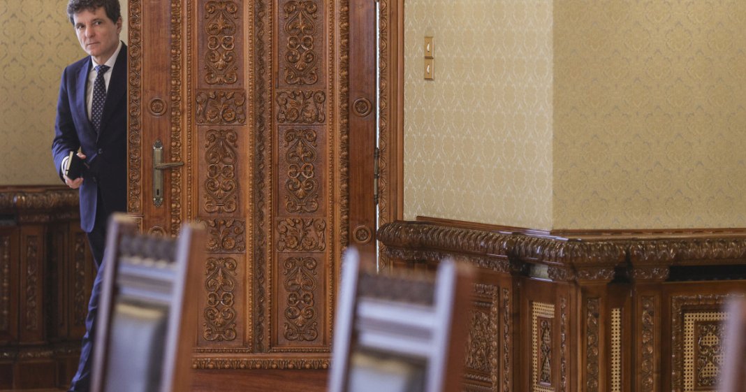Nicuşor Dan are astăzi o întâlnire cu conducătorii fostei coaliţii pentru a aborda încheierea PNRR, cu mai puţin de două săptămâni...