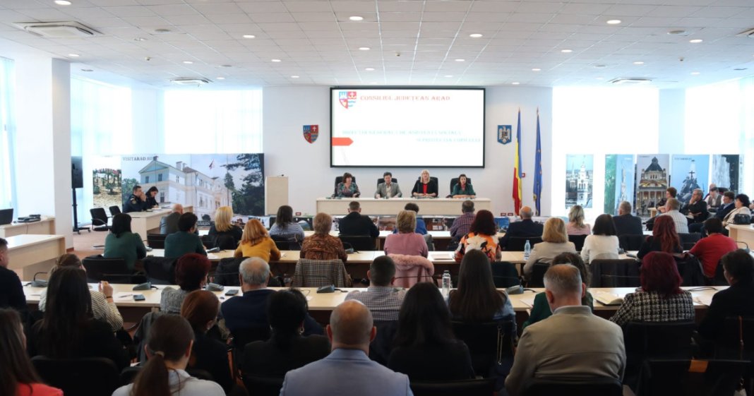 Opt consilieri din Arad au renunțat la funcții din cauza amenințării de incompatibilitate. „Nu putem schimba regulile...
