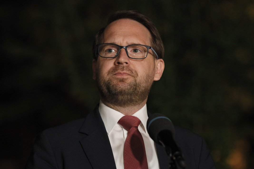 USR acuză CCR de „violare a Constituției”. Fritz: „Putem fi liniștiți: CCR-PSD a argumentat că sancțiunea nu se aplică mie, ci mandatului meu”